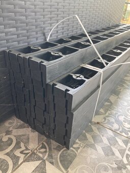 Predám Neviditelny obrubnik plastovy 45mm,1m(30ks) - 5