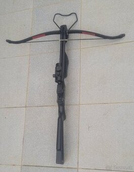 Predám túto silnú 175Librovu kušu so zameraním + šípy - 5