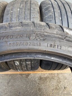 225/40r18 - 5