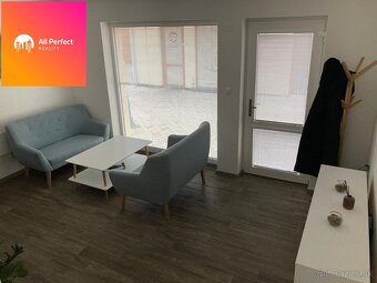 Na prenájom reprezentatívne priestory v centre Trnavy - 5