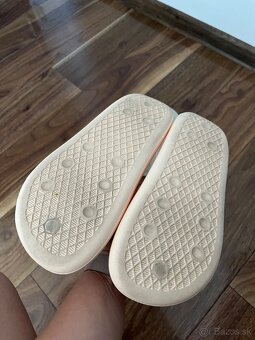 adilette ayoon - 5