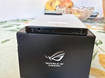 Asus rog phone 9 , 12/512 gb 680€ - 5