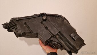 Lave predné svetlo na audi a4 b9 - 5