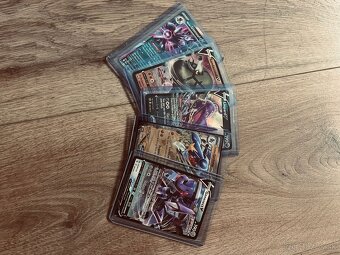 900 Pokémon kariet za 69 € - 5