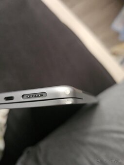 Macbook Air M2 8/256GB Strieborny - 5