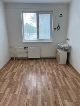 Prenájom nabyt. priestorov R-Centrum Levice (býv. priemstav) - 5