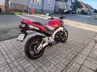 Suzuki GSR 600 - 5