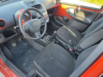 Toyota aygo 1.0 vvti rok 2009 oranžová metalíza 5 dverova - 5