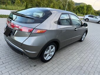 Honda Civic 1.8 Benzín Automat - 5