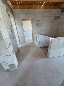 Moderný 5-izb. dom s garážou, 160m2, tichá lokalita, Svinica - 5