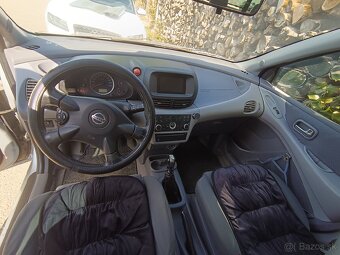 Nissan Almera Tino - 5