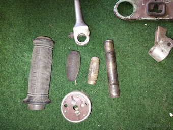 Jawa 550:mnoho dielov,plechy,svetlo,diely motor. - 5