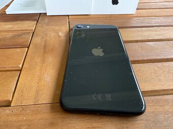 APPLE iPhone SE (2020) 64GB Black Používaný - 5