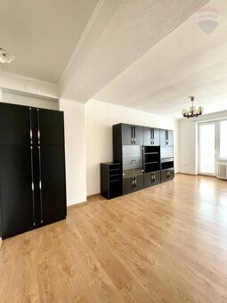 Na prenájom: 2 izbový byt s balkónom Brezno, voľný od 02.06 - 5