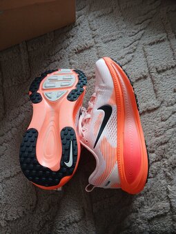 Nike VOMERO 18 - 5