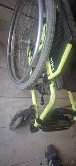 Darujem – 2× invalidný vozík (plne funkčné) - 5