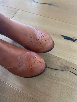 Predám štýlové celokožené topánky Tommy Hilfiger,velkost 40 - 5