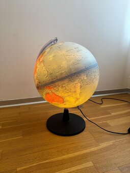 Svietiaci glóbus - 5