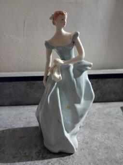 Royal dux porcelánová soška žena so šatkou - 5