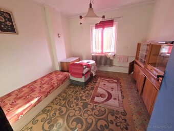 PREDAJ poschodový dom v obci Pastovce s pekným pozemkom - 5