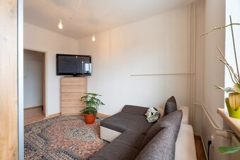 NA PREDAJ 1-izbový byt s dvomi balkónmi na Piešťanskej ulici - 5