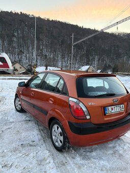 Kia Rio - 5