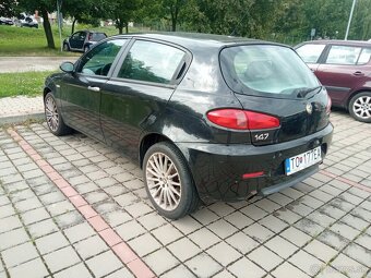 Predám Alfa Romeo 147 1.6 benzín 77kw - 5