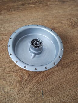 Predám krásny stred kolesa Jawa pérák 250 Janeček 150mm - 5