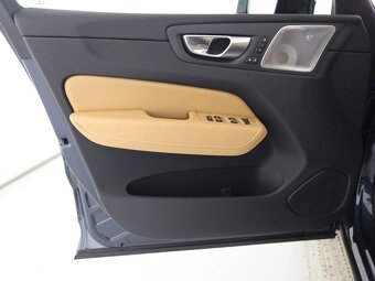 Volvo XC60 Diesel B4 D AWD Ultimate Dark - 5