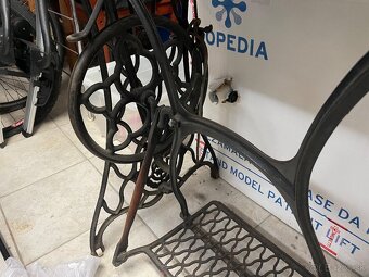 Šijací stroj na stolíku - 5