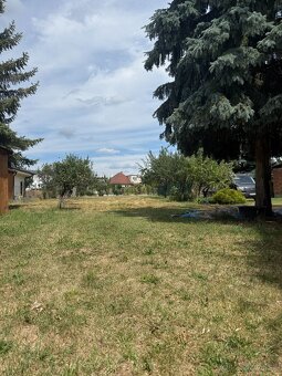 PREDAJ - STAVEBNÝ POZEMOK SO STARŠÍM DOMOM - ZLATÉ MORAVCE - 5