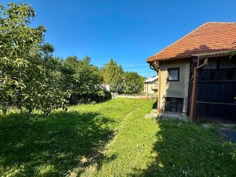 Stavebný pozemok o rozlohe 2 176 m² s rodinným domom v cene - 5
