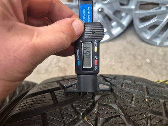 245/40 r19 zimné 4 ks KUMHO dezén 8,5 - 8,1 mm - 5