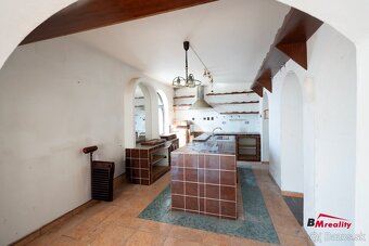 Výnimočný rodinný dom s jedinečným potenciálom v centre Leví - 5