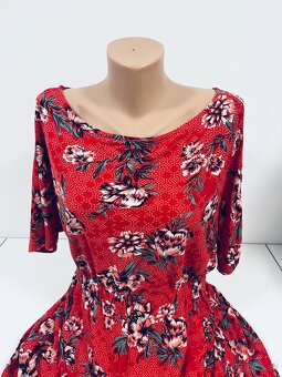 Letné kvietkované šaty - 5