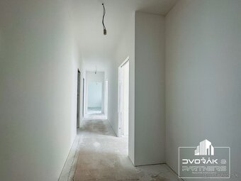 Byty na Hornej - Podkrovný 3-izbový byt v centre Banskej By - 5
