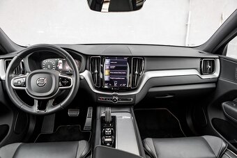 Volvo XC60 2.0 B5 mHEV R-Design AWD AT8 03/2021 - 5