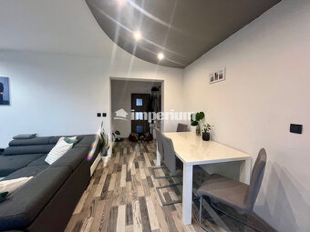 Na predaj pekný veľkometrážny 3 izbový byt s garážou na ul.  - 5