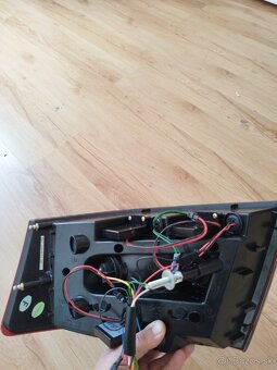 Audi a6c6 red smoke - 5