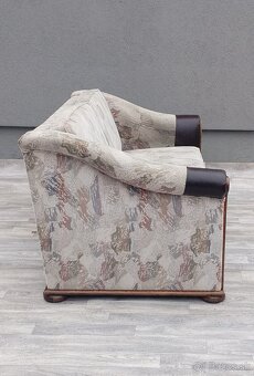 Dvojsedačka s dreveným rámom. - 5