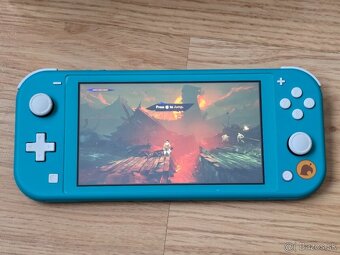 Nintendo Switch Lite + hra + originál flip cover - 5