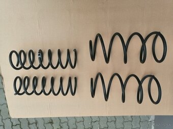 Predám pružiny na  Volvo C30 1.6 benzín - 5