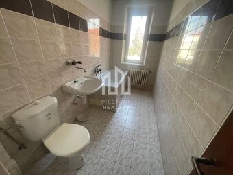 Ubytovanie priamo v centre Piešťan - samostatný 4-izbový byt - 5