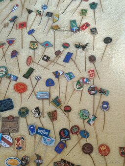 Odznaky cca 260ks - 5