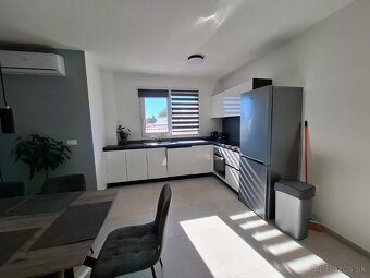 Chorvátsko, novostavba apartmánu na Vire. - 5