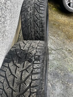 Predám zimné gumy 225/40r18 - 5
