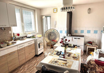 Na predaj rodinný dom s ďalšou prístavbou v obci Trstín - 5