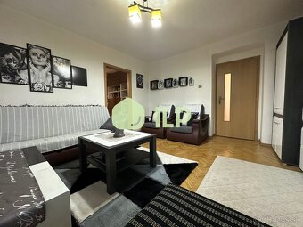 VÄČŠÍ 2-izbový byt s balkónom na predaj v centre SNV - 5