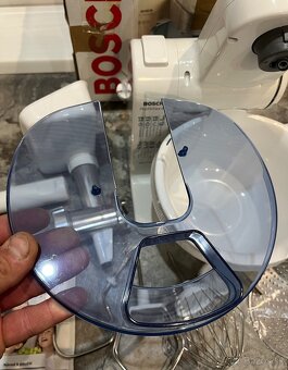 Nový kuchynský robot Bosch MUM 4406 - 5