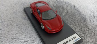 Predám model Ferrari 488 GTB 1:43 Looksmart - 5